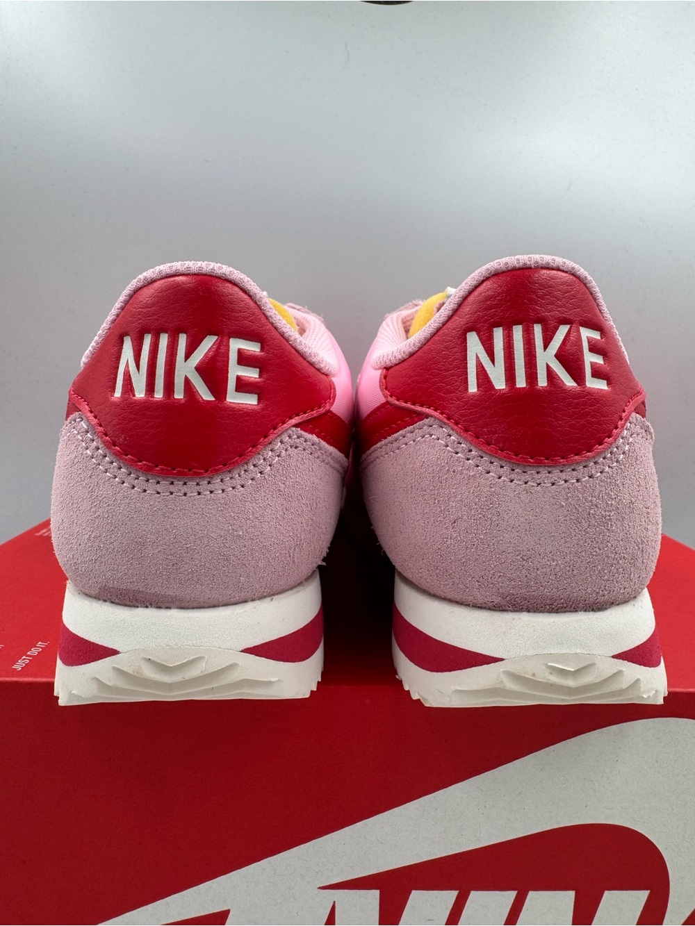 Nike Cortez TXT Medium Soft Pink Fire Red White BRAND NEW Size 6.5 Women - Picture 4 of 8